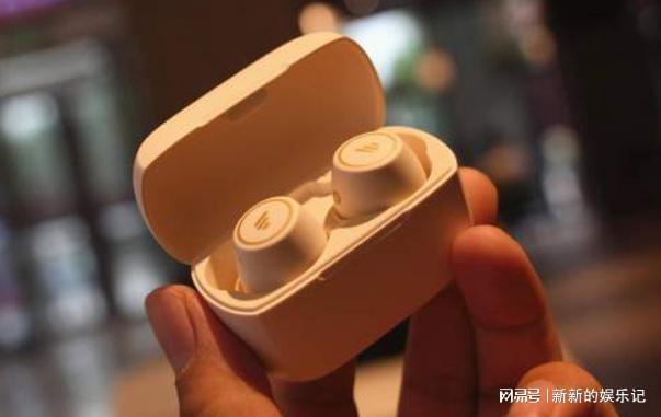 上班族喜欢的4款蓝牙耳机寻找心灵的慰藉必威(图2) 上班族喜欢的4款蓝牙耳机寻找心灵的慰藉必威(图2)